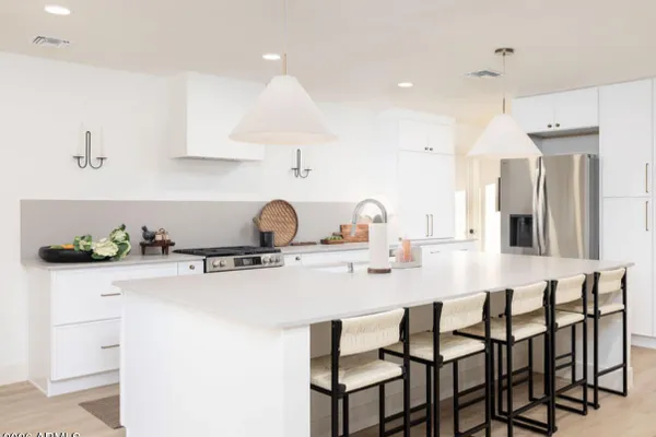 2442 E CLAIRE DR