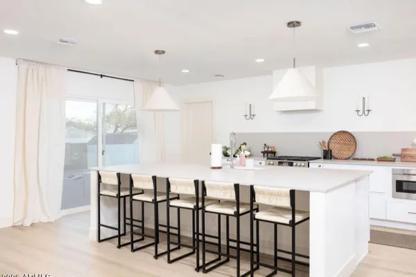 2442 E CLAIRE DR