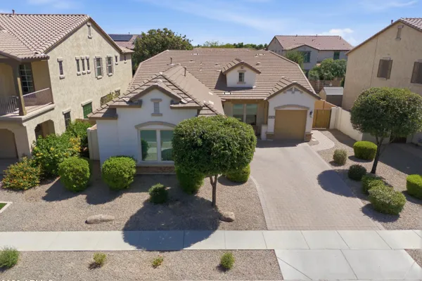 3901 E POWELL PL