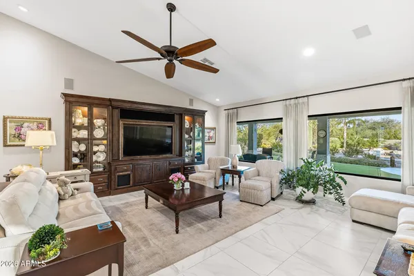 4839 E CALLE DE LOS ARBOLES -- --