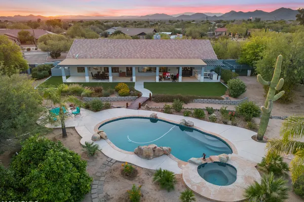 4839 E CALLE DE LOS ARBOLES -- --