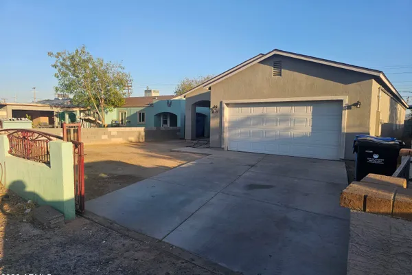 3021 W ALMERIA RD