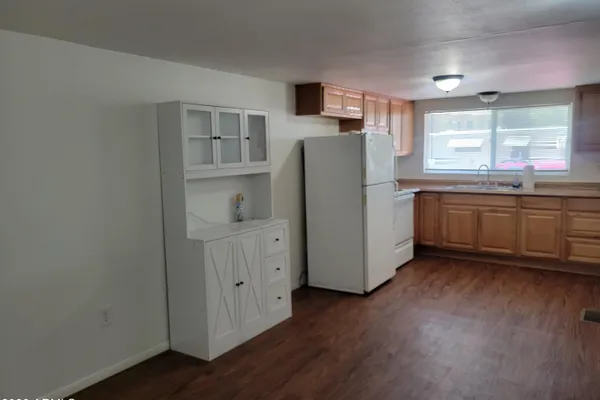 61 W SOUTHERN AVE 68