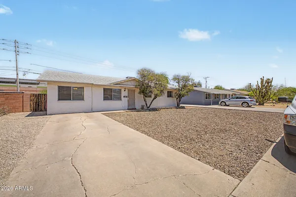 620 E VISTA DEL CERRO DR