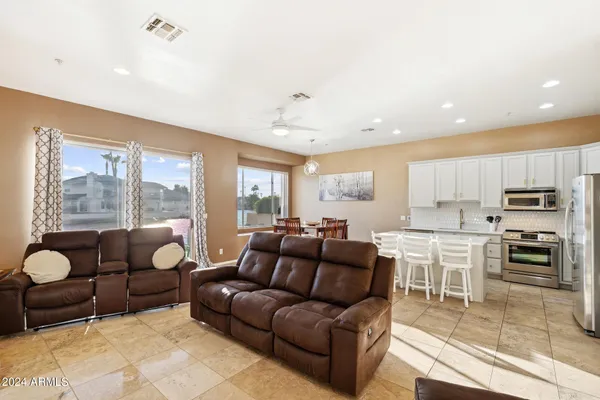 1438 W CORAL REEF DR