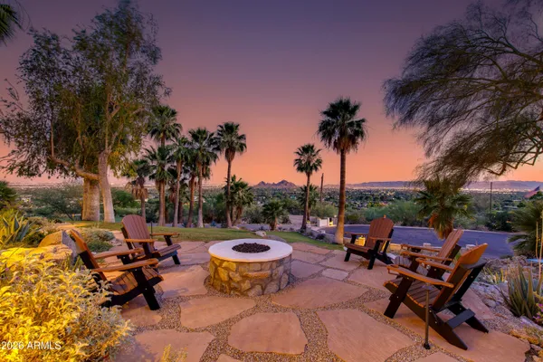 5654 E MESQUITE LN