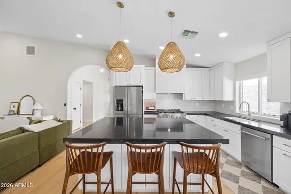 1911 E CLIPPER CT