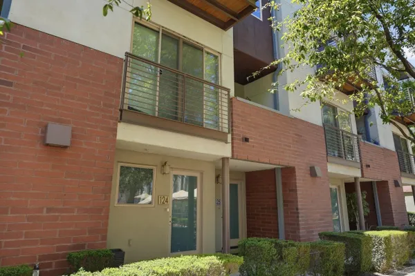 525 W LAKESIDE DR 124