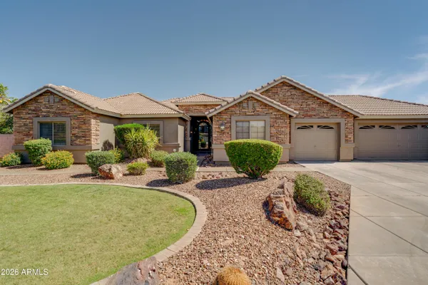 4335 E FOX CIR