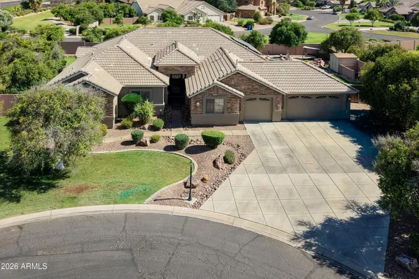 4335 E FOX CIR