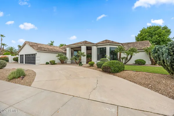 10205 E CORRINE DR