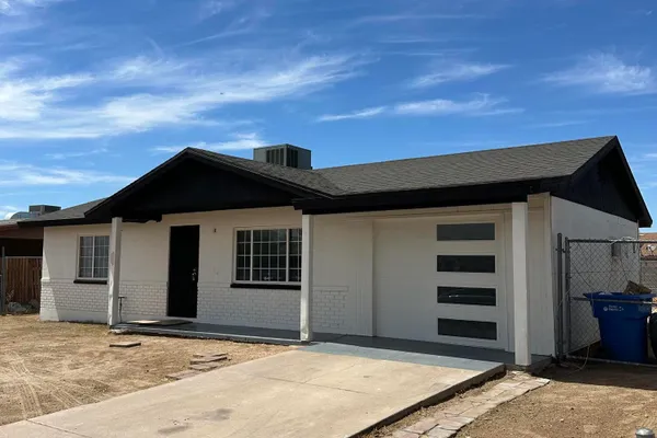 1542 W CARSON RD