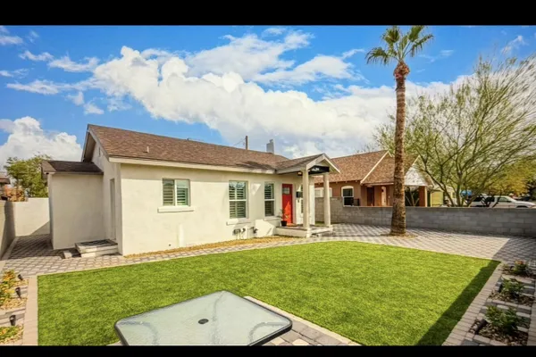 809 N 11TH AVE