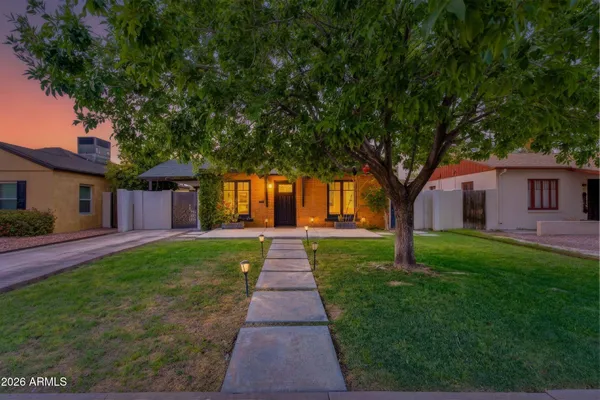 1123 E CORONADO RD