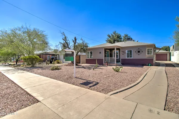 1326 E CORONADO RD