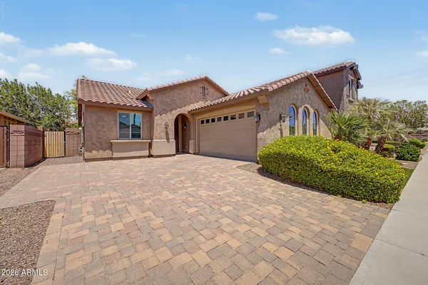 272 E GLACIER DR
