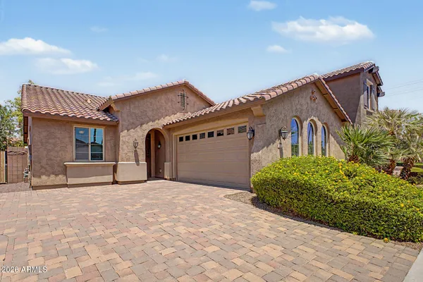 272 E GLACIER DR
