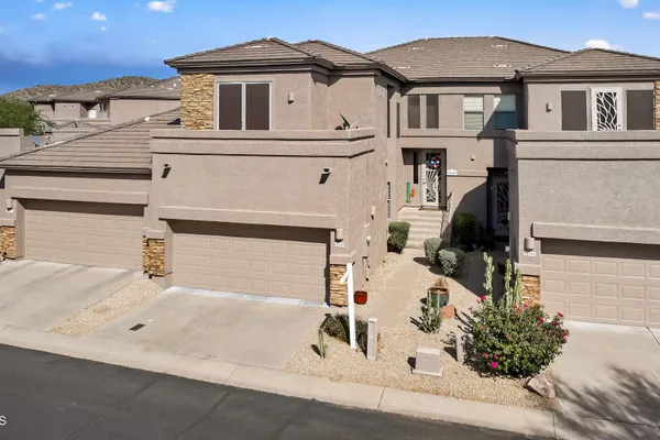 10109 E DINOSAUR RIDGE RD