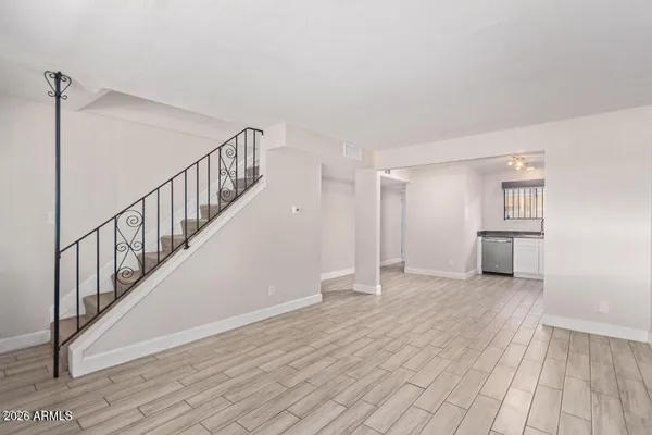 1533 W MISSOURI AVE 6