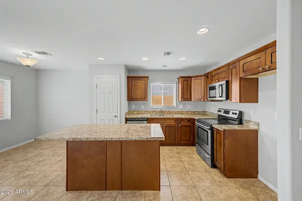423 W ALICIA DR