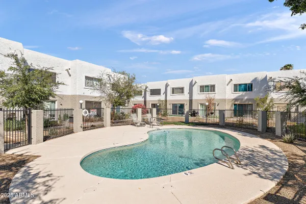 122 S HARDY DR 8