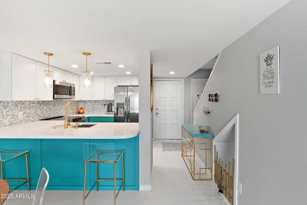 122 S HARDY DR 8