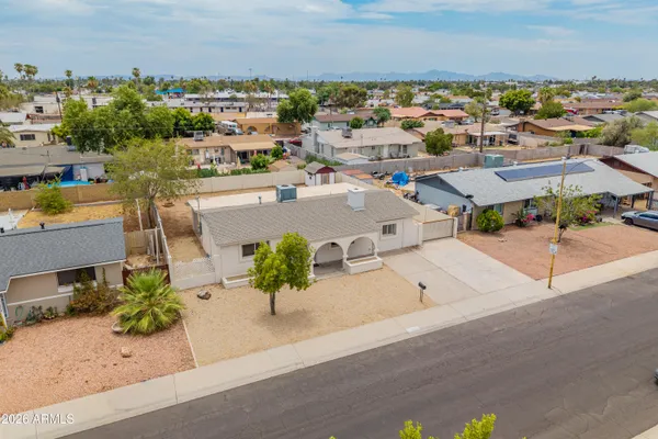 3313 W PERSHING AVE
