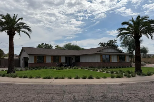 3341 E COCHISE DR