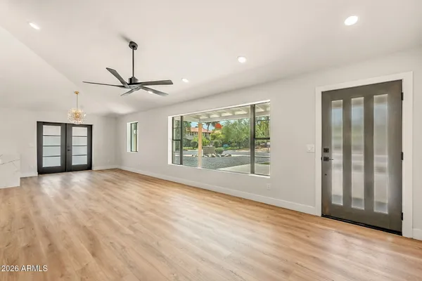 802 W EDGEMONT AVE