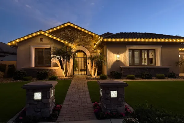 305 W GRAND CANYON DR
