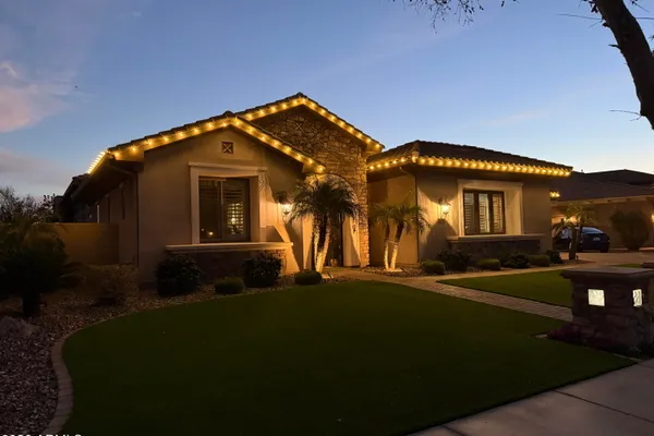 305 W GRAND CANYON DR