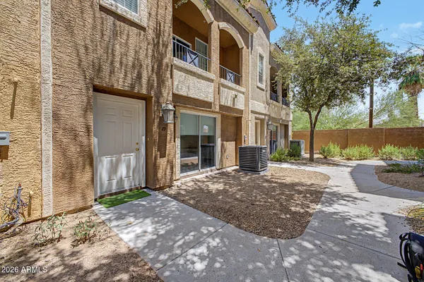 2450 W GLENROSA AVE 29