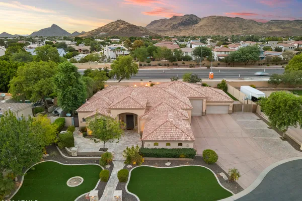4744 W VILLA LINDA DR