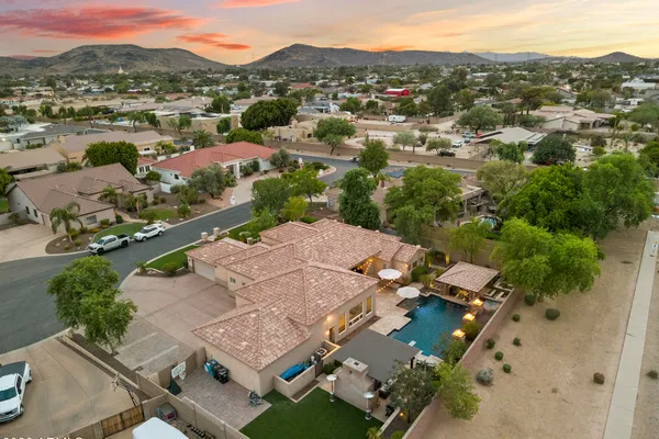 4744 W VILLA LINDA DR