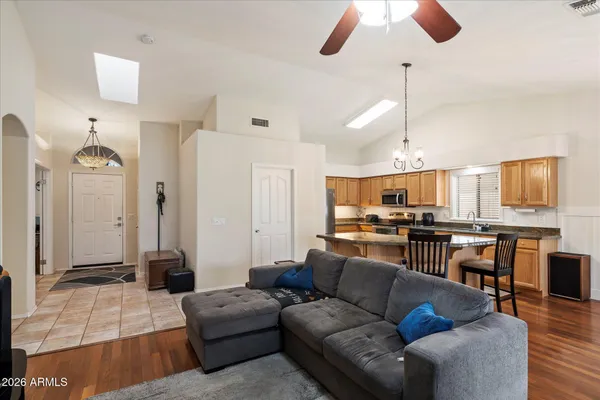243 W BAYLOR LN