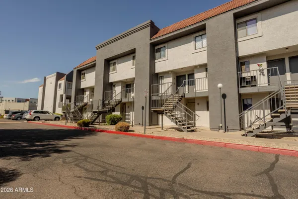 1215 E LEMON ST 220