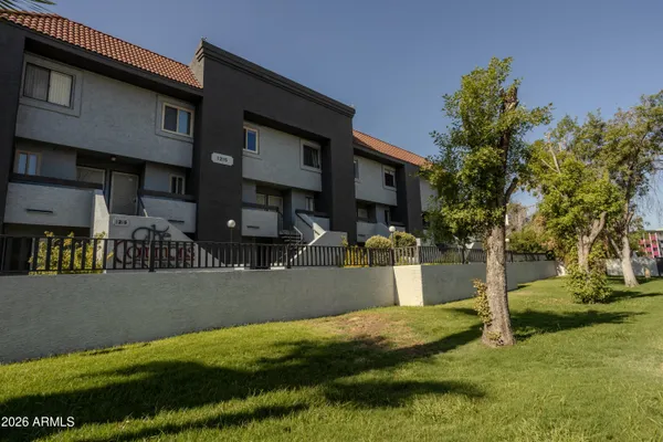 1215 E LEMON ST 220