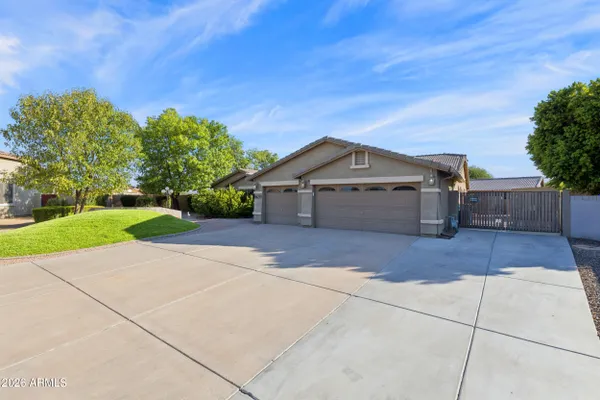 2637 E CARLA VISTA DR
