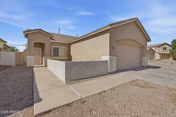 815 W SPRUELL AVE