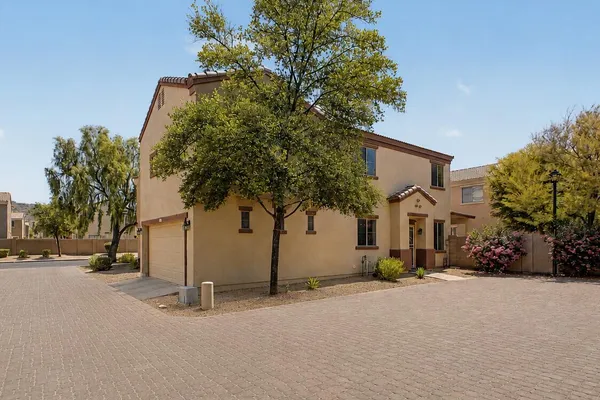 1322 E DUNBAR DR 23