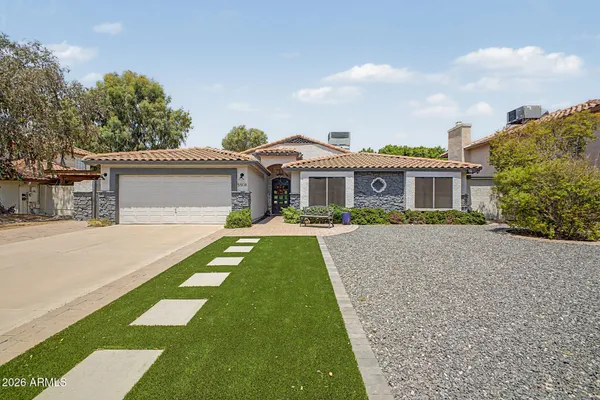 5508 E PARADISE LN