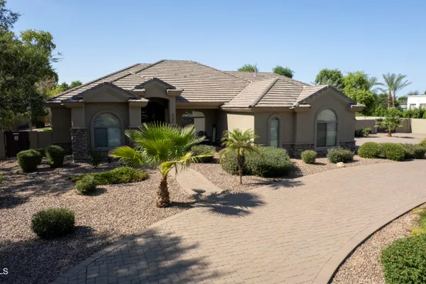 2091 E COCONINO CT