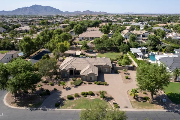 2091 E COCONINO CT