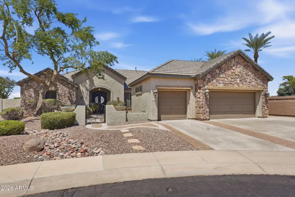 2402 E EVERGLADE CT