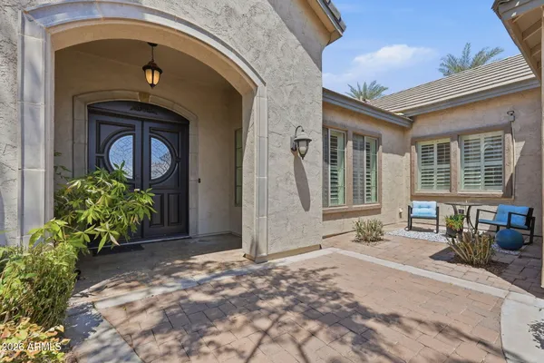 2402 E EVERGLADE CT