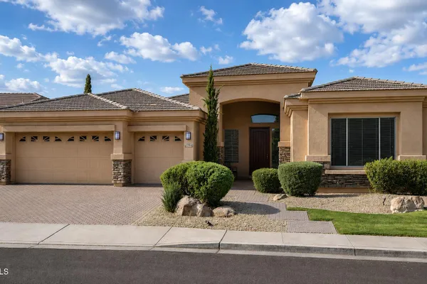 1764 W COCONINO DR