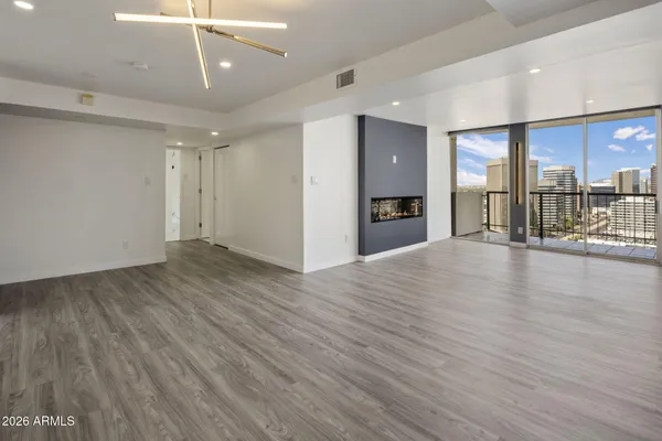 2323 N CENTRAL AVE 2106