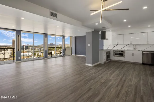 2323 N CENTRAL AVE 2106
