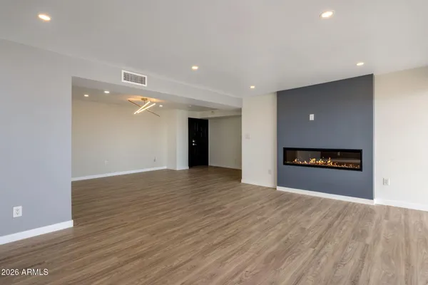 2323 N CENTRAL AVE 2106