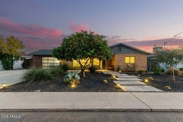 1837 E MINNEZONA AVE